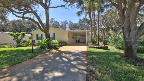 494 Sioux Blvd, Oak Hill, FL 32759