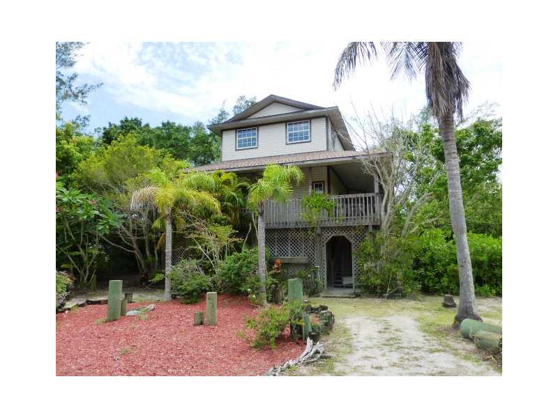 211 Bocilla Dr, Placida, FL 33946 photo 1