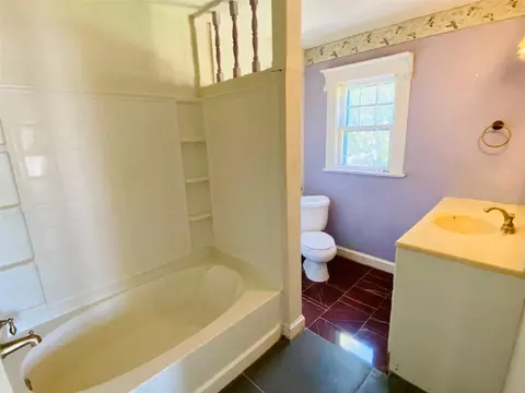 Bath - 415 Braddock Ave, Daytona Beach, FL 32118 photo 4 of 5