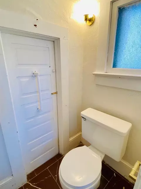 Bath - 415 Braddock Ave, Daytona Beach, FL 32118 photo 2 of 5