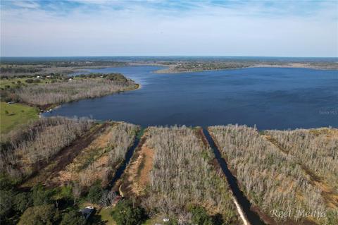 17345 SE 54th St, Ocklawaha, FL 32179