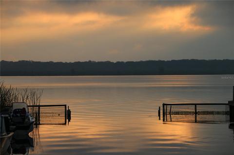 933 Cr 461, Lake Panasoffkee, FL 33538