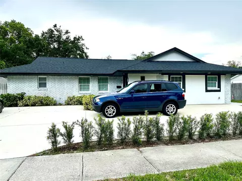 588 Lake Howell Rd, Maitland, FL 32751