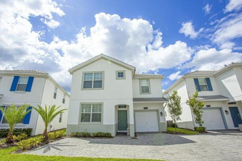 4718 Sleepy Hollow Dr, Kissimmee, FL 34746