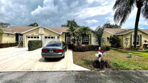 6221 Pond Tree Ct, Greenacres, FL 33463