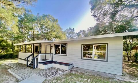 914 S Massachusetts Ave, Deland, FL 32724