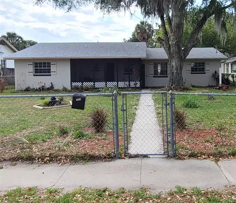 711 N Saint Clair Abrams Ave, Tavares, FL 32778