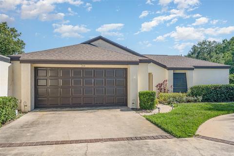 1908 Oak Cir, Tavares, FL 32778