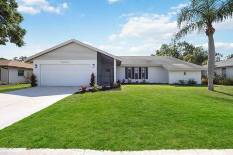 2000 Country Meadows Cir, Sarasota, FL 34235