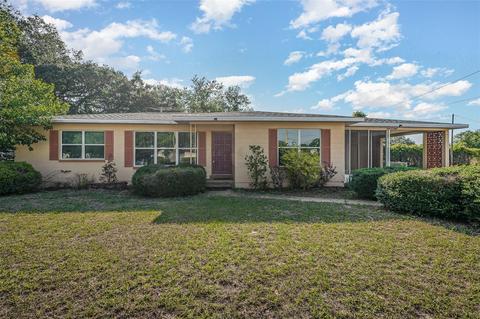 1208 Berwick Dr, Leesburg, FL 34748