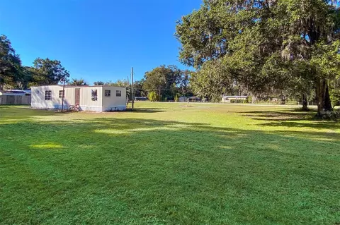 105 N 2nd St, Satsuma, FL 32189