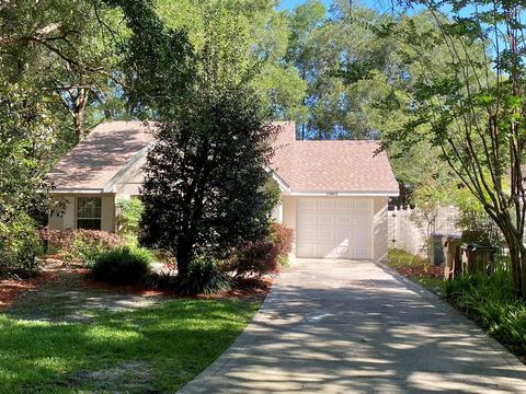 25821 Pinehurst St, Sorrento, FL 32776