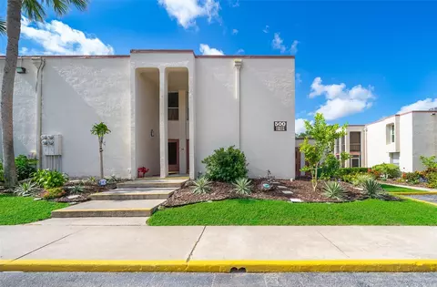 500 Orange Dr #19, Altamonte Springs, FL 32701