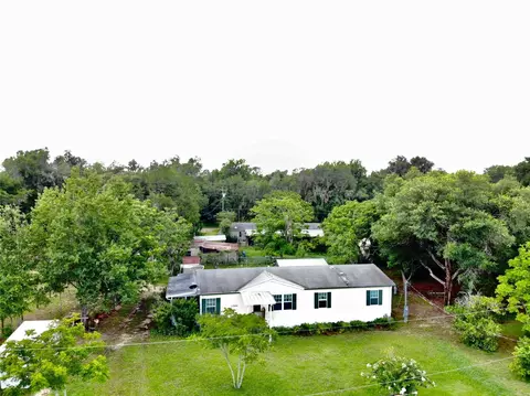 17946 SE 51st St, Ocklawaha, FL 32179