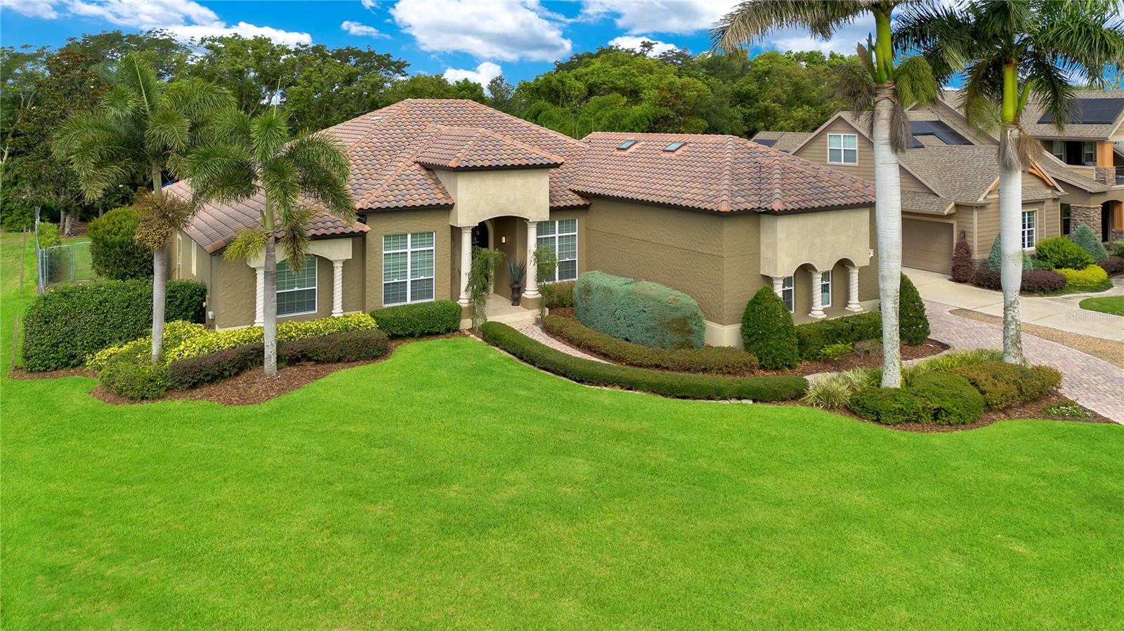 1384 E Lake Shr Blvd  