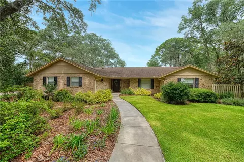 61 Lyon Dr, Deland, FL 32724