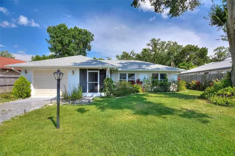8 Sandalwood Dr, Davenport, FL 33837