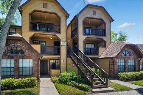 325 Lakepointe Dr #302, Altamonte Springs, FL 32701