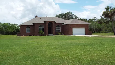 3681 Lake Harney Cir, Geneva, FL 32732