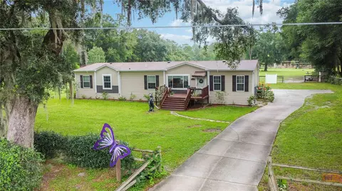 13055 SE 120th St, Ocklawaha, FL 32179