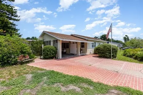 16 S Shell Rd, Debary, FL 32713