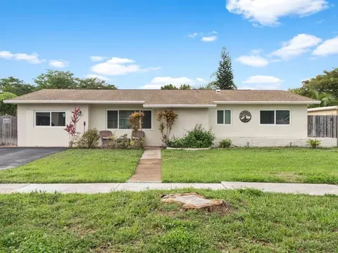 10411 NW 19th Pl, Pembroke Pines, FL 33026