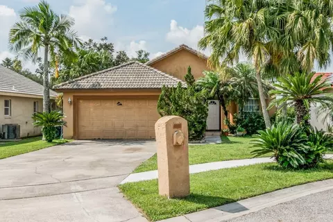 9232 Valencia Palms Dr, Orlando, FL 32825