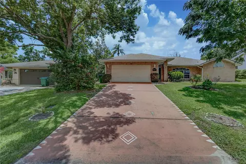 925 Feather Dr, Deltona, FL 32725