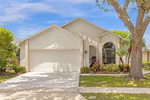 217 Lakebreeze Cir, Lake Mary, FL 32746