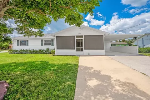 1601 Nottingham Rd, Leesburg, FL 34748