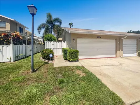 6660 Cape Hatteras Way NE #1, Saint Petersburg, FL 33702