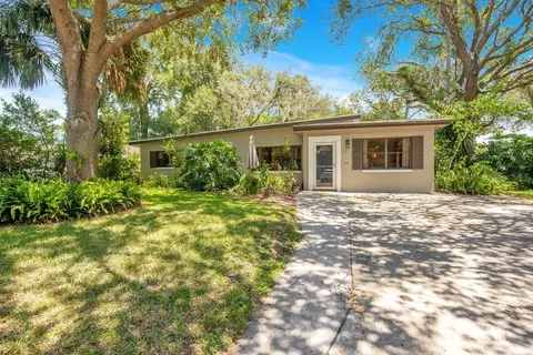 121 E Lauren Ct, Fern Park, FL 32730