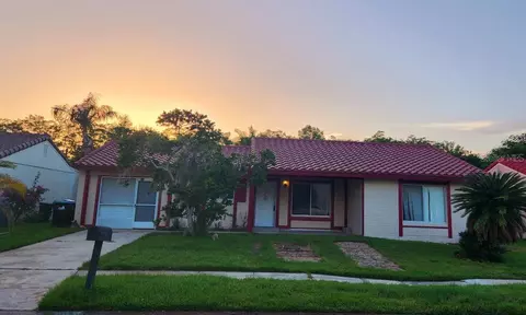 10528 Montpelier Cir, Orlando, FL 32821