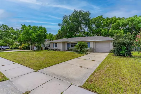 2280 Northland Rd, Mount Dora, FL 32757