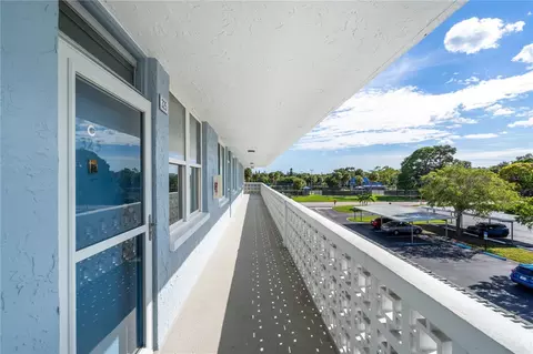 4715 Bay St NE #325, Saint Petersburg, FL 33703