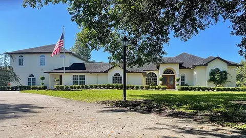 401 Sequoia Ct, Geneva, FL 32732