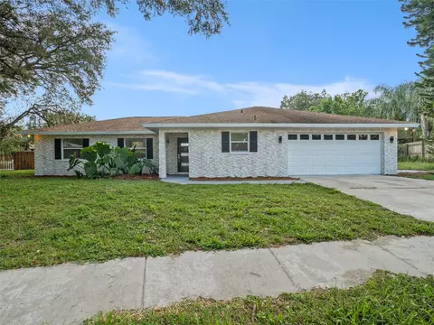 701 Queens Ct, Seffner, FL 33584
