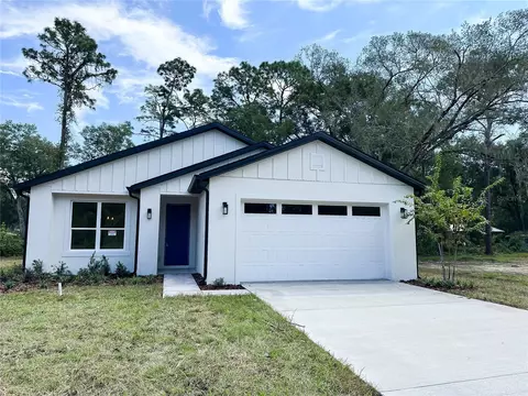 301 4th St, Geneva, FL 32732