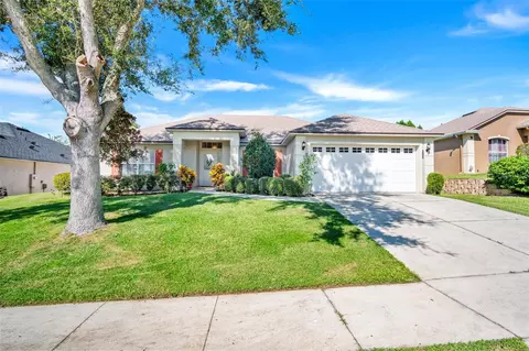 413 Regatta Dr, Groveland, FL 34736