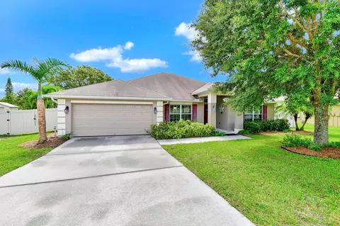 1513 Blue Sky Blvd, Haines City, FL 33844