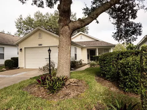 25217 Cranes Roost Cir, Leesburg, FL 34748