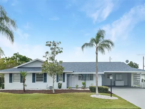 702 Tam O Shanter Ave, Sun City Center, FL 33573