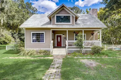 32 N Orange Ave, Umatilla, FL 32784