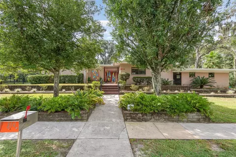 814 W Howry Ave, Deland, FL 32720