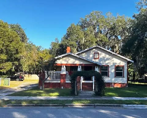 422 S 9th St, Leesburg, FL 34748