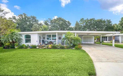 675 Buccaneer Blvd, Tavares, FL 32778