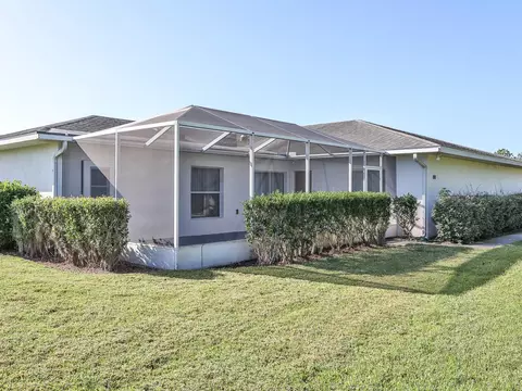 1015 Willow Dr, Leesburg, FL 34748