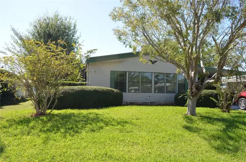 1686 Nassau Cir, Tavares, FL 32778
