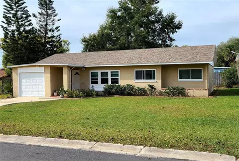 211 Campbell Dr, Tavares, FL 32778