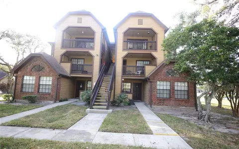 325 Lakepointe Dr #104, Altamonte Springs, FL 32701